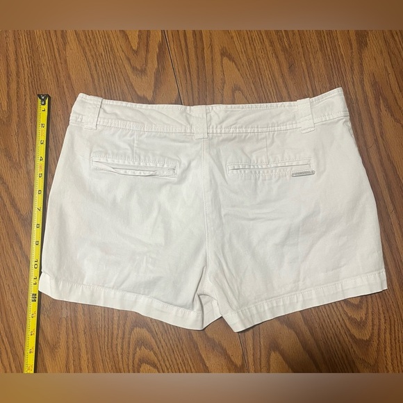 New York & Company Women’s White Shorts – Size 6 - Picture 3 of 7